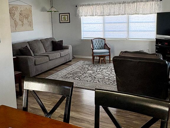 3rd image of 906 Santa Cruz Rd