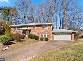 9028 Pixie Ct, Fairfax, VA 22031