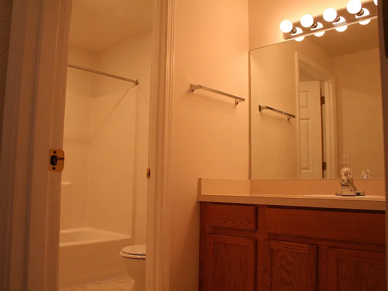 375 W 8th St — Photo 13