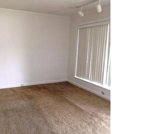 3rd image of 3744 Carondelet Blvd