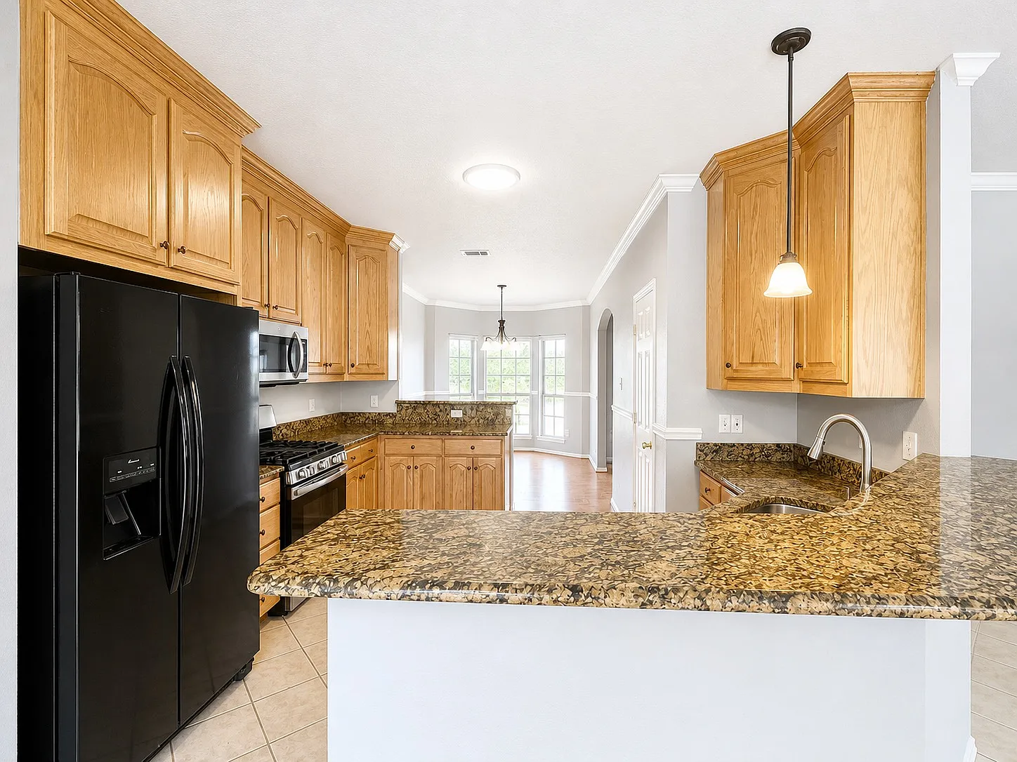 4 bed, 2.5 bath, 3120 sqft, $3,450 — Photo 3