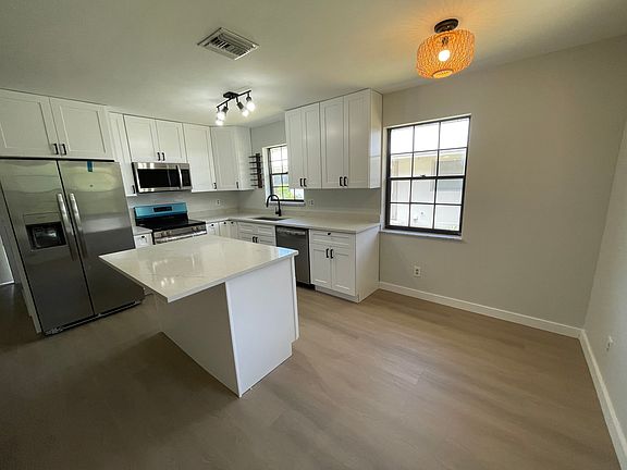 2nd image of 2546 Granada Ave #A