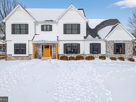 2nd image of 103 E Woods Dr