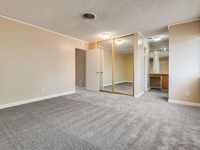 3016 El Camino Ave — Photo 10