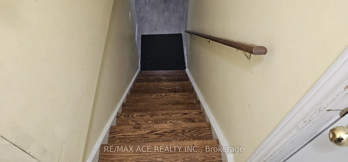 Building Photo - 14 Kentview Cres #BASEMENT