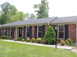 10902 Cowgill Pl, Douglass Hills, KY 40243
