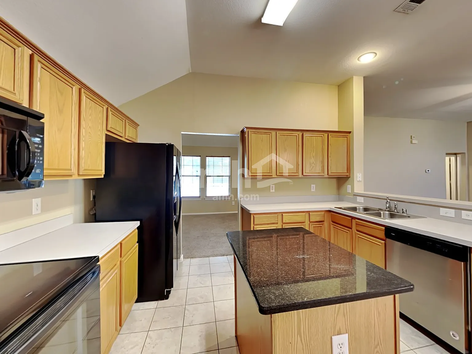 3 bed, 2.0 bath, 1687 sqft, $2,400 — Photo 3
