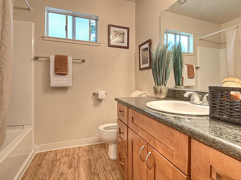 Regency Square Apartments — Photo 15
