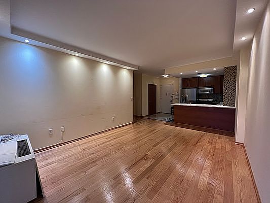 4th image of 40 Oceana Dr W APT 6B