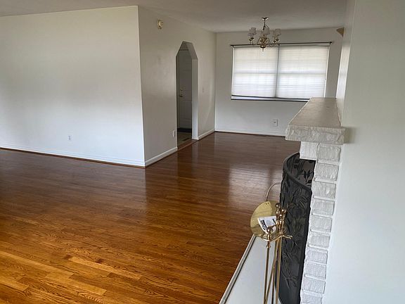 5th image of 1407 Pearcy Ave