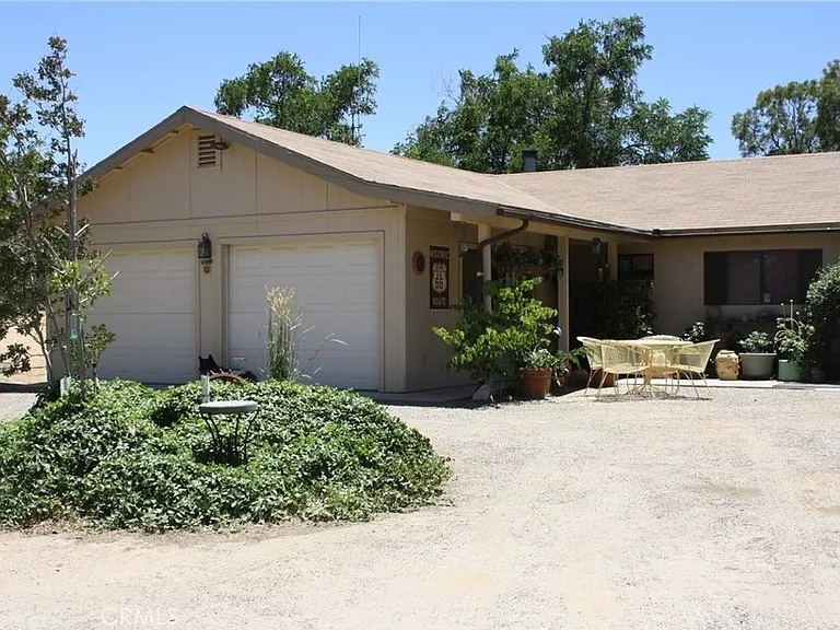 44201 Chapman Rd — Photo 1
