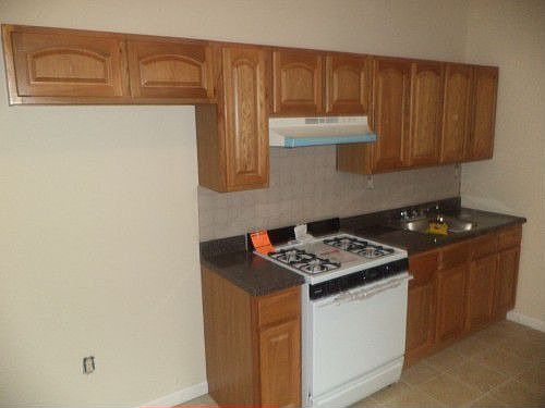 (KITCHEN)