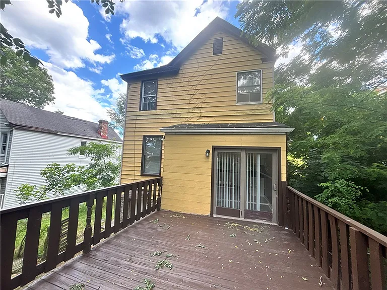 335 Cedarhurst St — Photo 27