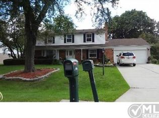 5553 Abington Rd, West Bloomfield, MI 48322
