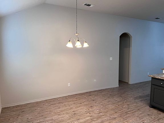 4th image of 901 Manchester Ct