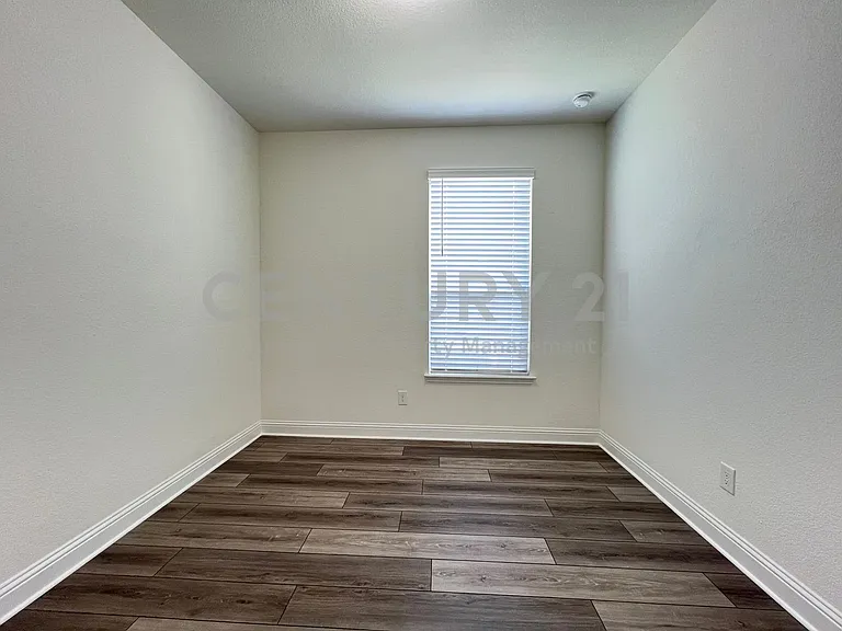 2605 Warren Ln — Photo 13