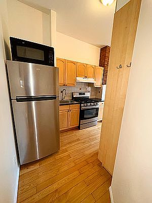 2nd image of 566 Humboldt St Floor 3