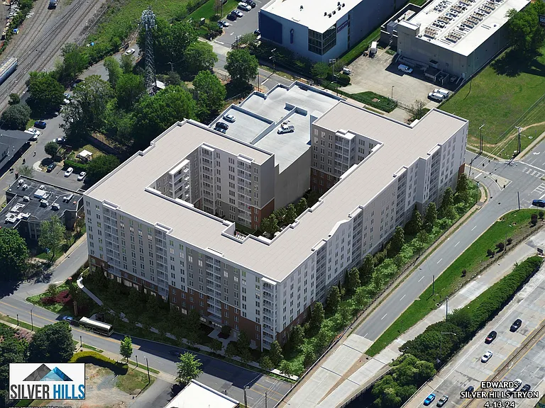 Triton Uptown — Photo 7
