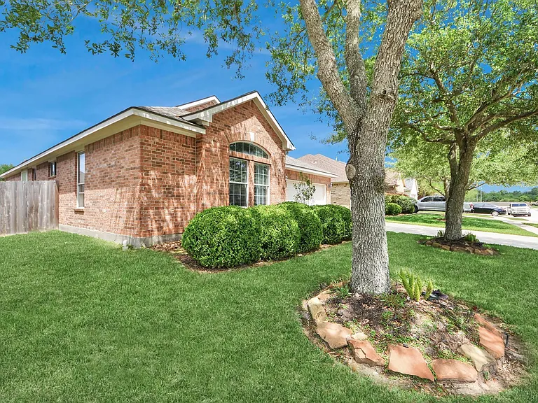 945 Autumn Brook St — Photo 4
