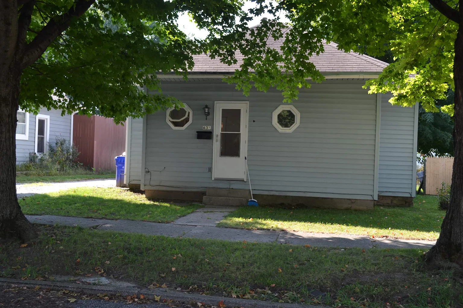 631 W Woodland Ave photo 1