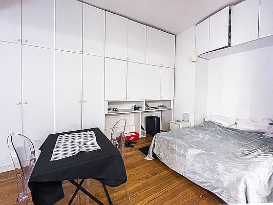 2nd image of 57 W 58th St APT 5BB