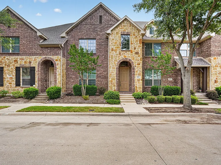 4221 Blackjack Oak Dr — Photo 2