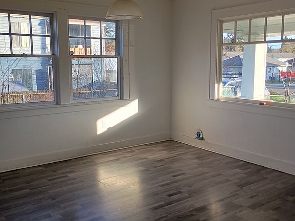 4th image of 12959 SE Powell Blvd