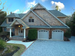 3 Kennedy Dr, East Quogue, NY 11942