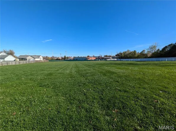 2465 Brown Ln, Florissant, MO 63033