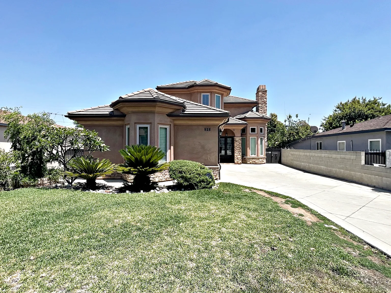 4 bed, 4.5 bath, 2582 sqft, $6,100 — Photo 2