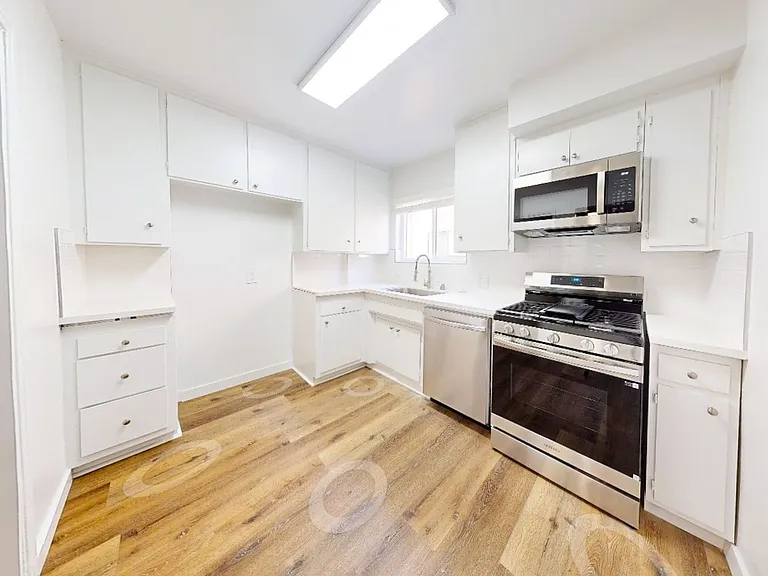 1815 N. Harvard Blvd — Photo 23
