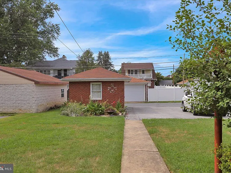 221 E Lancaster Ave — Photo 6