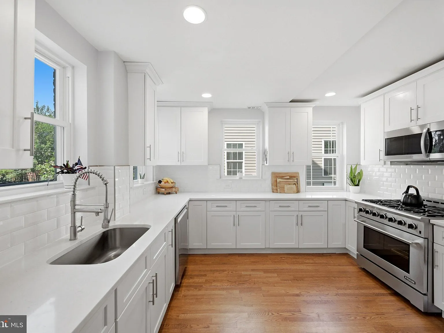 4 bed, 3.5 bath, 3260 sqft, $5,000 — Photo 4
