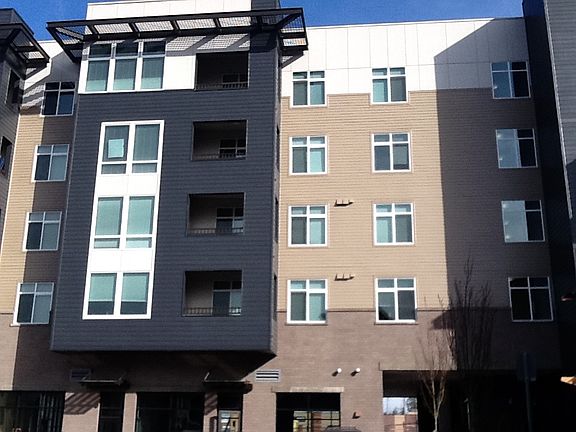 3rd image of 975 NE Discovery Dr Unit 206