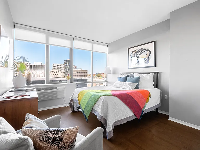 2032 1/2 Hudson St #527 — Photo 11