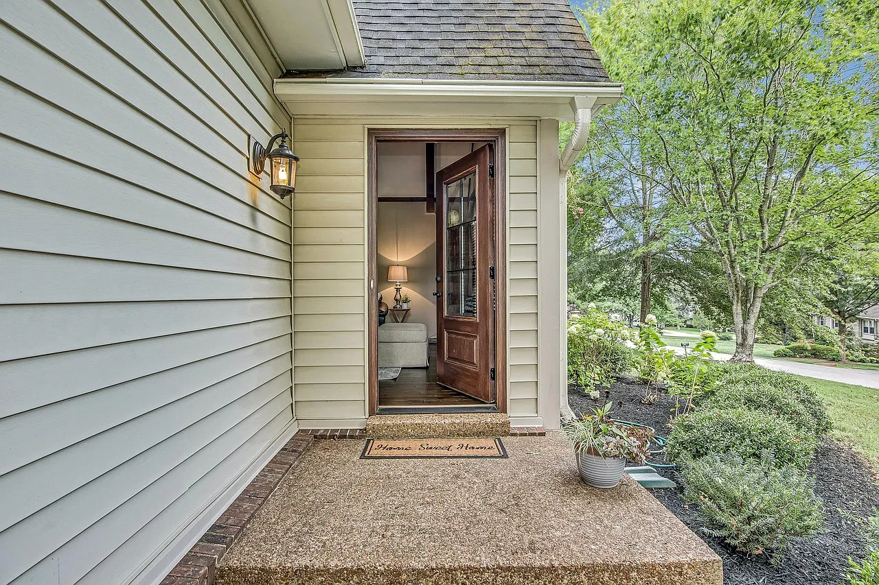 4 bed, 1971 sqft, $3,375 — Photo 2