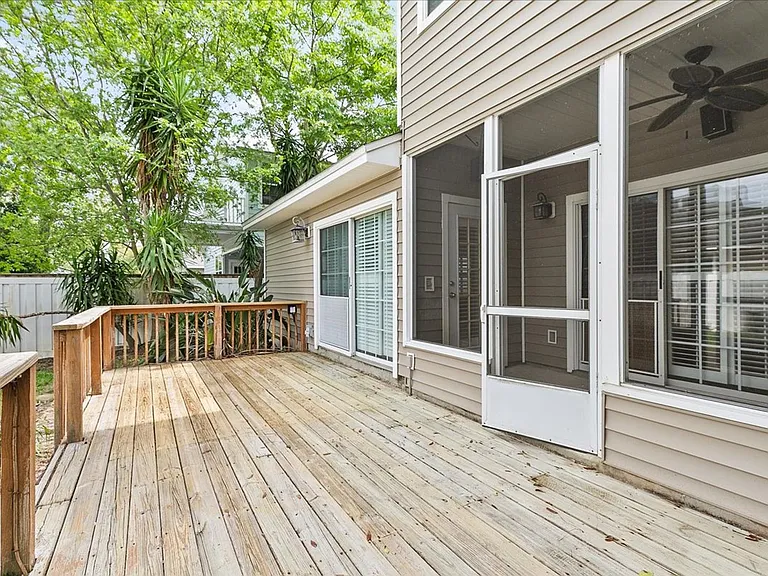 1065 Theodore Ave — Photo 23