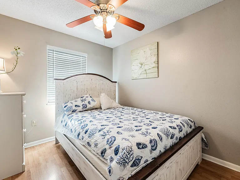 208 S Canal St #208 — Photo 7