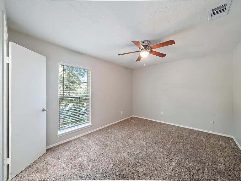 28630 Lochlevan Ct — Photo 16