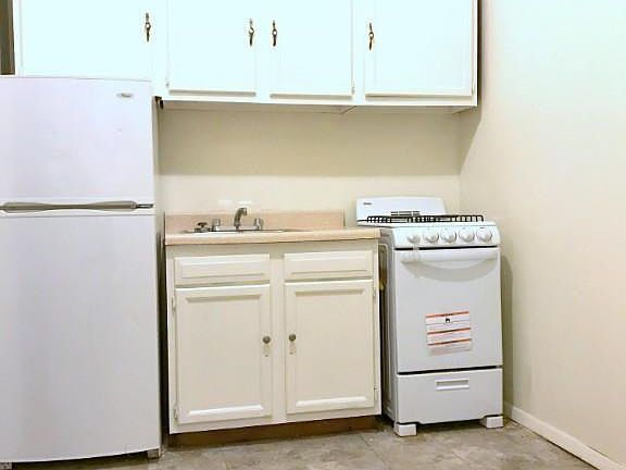 5th image of 306 W 21st St APT 12