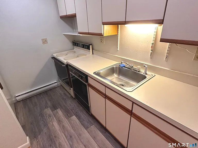 1634 Farmington Ave #2 — Photo 21
