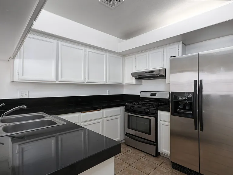 Cypress Apartments — Photo 5