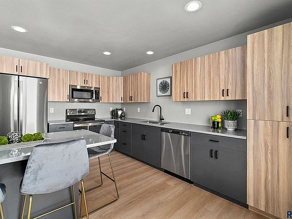 3rd image of 523 Harper Circle Cir