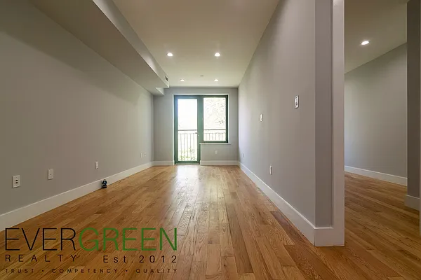 Rented by Evergreen Apartments BK | media 5