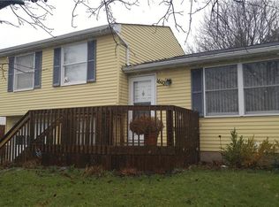 1610 Wheatstone Dr, Farmington, NY 14425