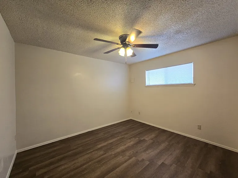 1527 Foster Rd #17 — Photo 4