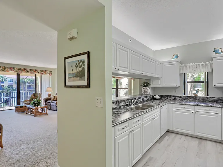 800 Uno Lago Dr #305 — Photo 7