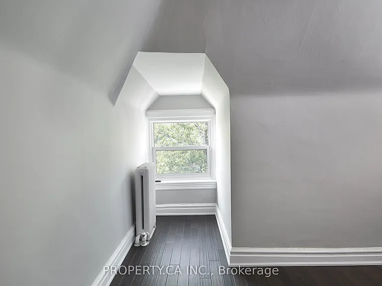 345 Gladstone Ave #UPPER — Photo 9