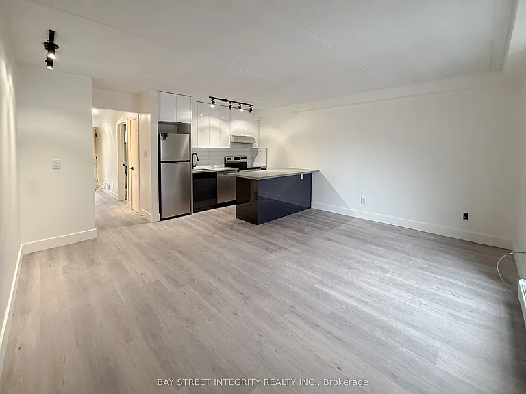 678 Queen St E #2 — Photo 4