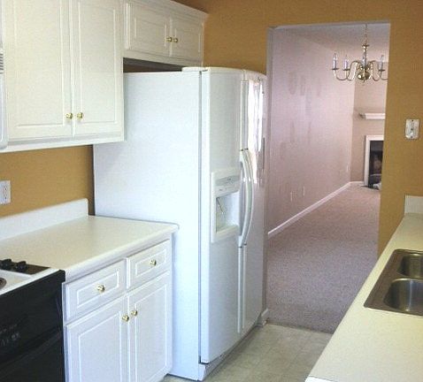 3rd image of 137 Pin Oak Dr